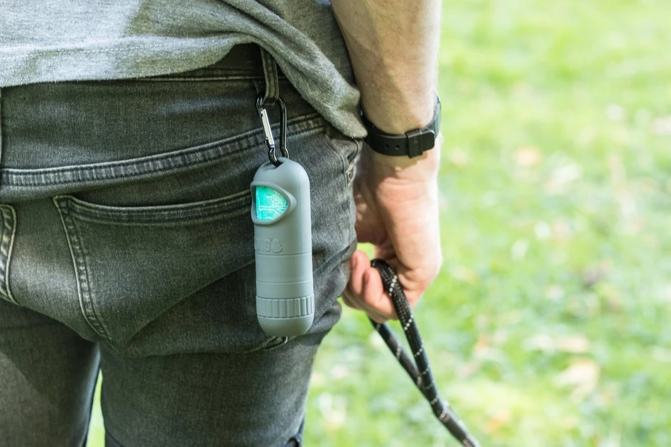 KONG HandiPOD Flashlight & Dog Poop Bag Dispenser 5 KONG HandiPOD Flashlight & Dog Poop Bag Dispenser - Image 3