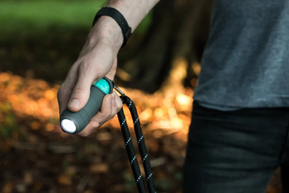 KONG HandiPOD Flashlight & Dog Poop Bag Dispenser 6 KONG HandiPOD Flashlight & Dog Poop Bag Dispenser - Image 4